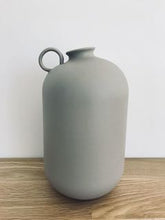 Load image into Gallery viewer, Flugen Vase
